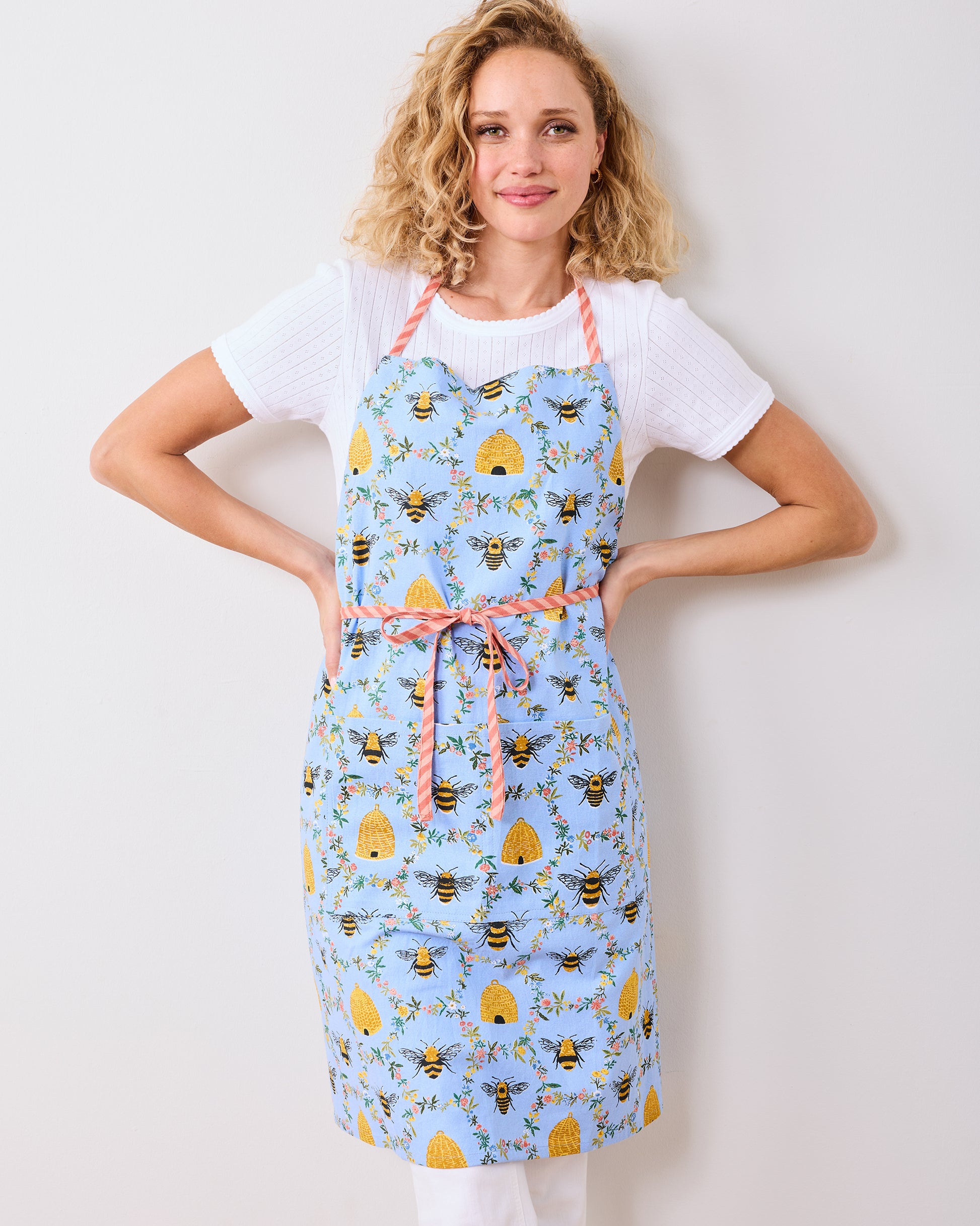 Sweet Bee - Apron - Soft Blue - Printfresh
